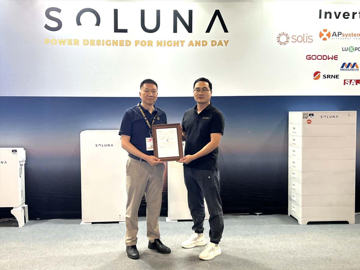 Max Jin, General Manager, Electrical China of Intertek (left) and Gao Jingwei, Sales Director of Soluna Americas (right) witnessed the certification ceremony&nbsp;